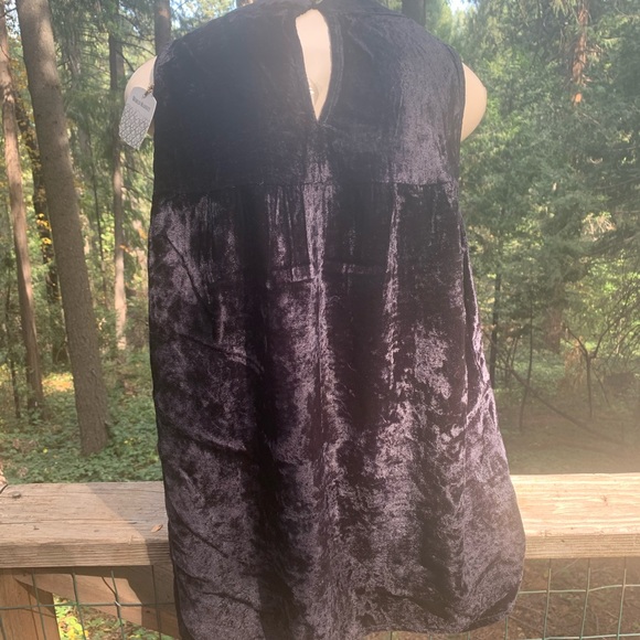 World Market black velvet brocade with burgundy floral embroidery tank top - Picture 8 of 9
